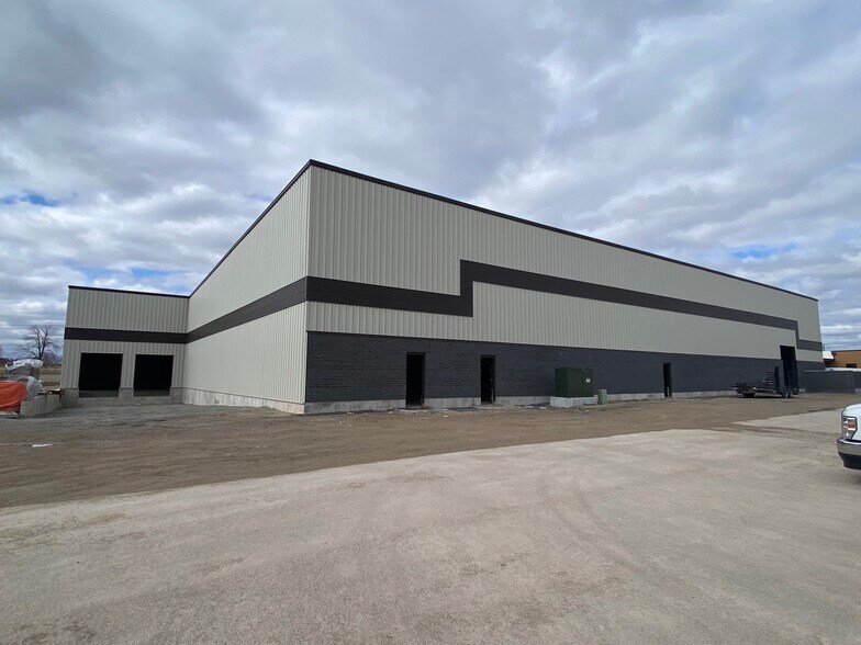 733 Midway Rd, Menasha, WI à louer - Photo du bâtiment - Image 2 de 15