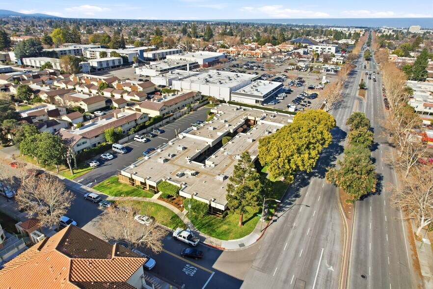 1361 S Winchester Blvd, San Jose, CA à vendre - Photo du bâtiment - Image 2 de 6