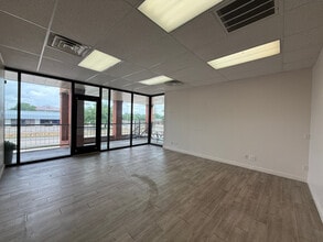 614 S Edmonds Ln, Lewisville, TX à louer Photo intérieure- Image 2 de 11