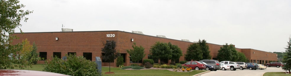 1020 James Dr, Hartland, WI à louer - Photo du bâtiment - Image 3 de 21