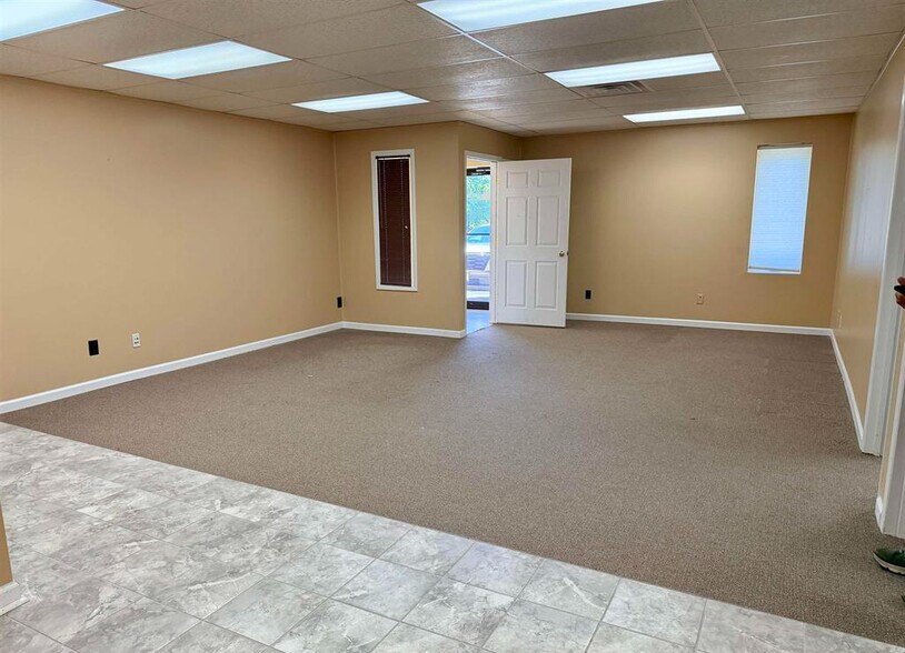 1605 W Candletree Dr, Peoria, IL à vendre - Photo du bâtiment - Image 3 de 12