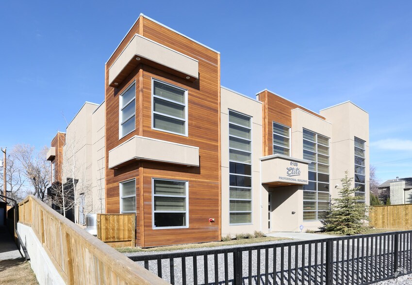 6108 Bowness Rd NW, Calgary, AB à vendre - Photo du bâtiment - Image 1 de 13