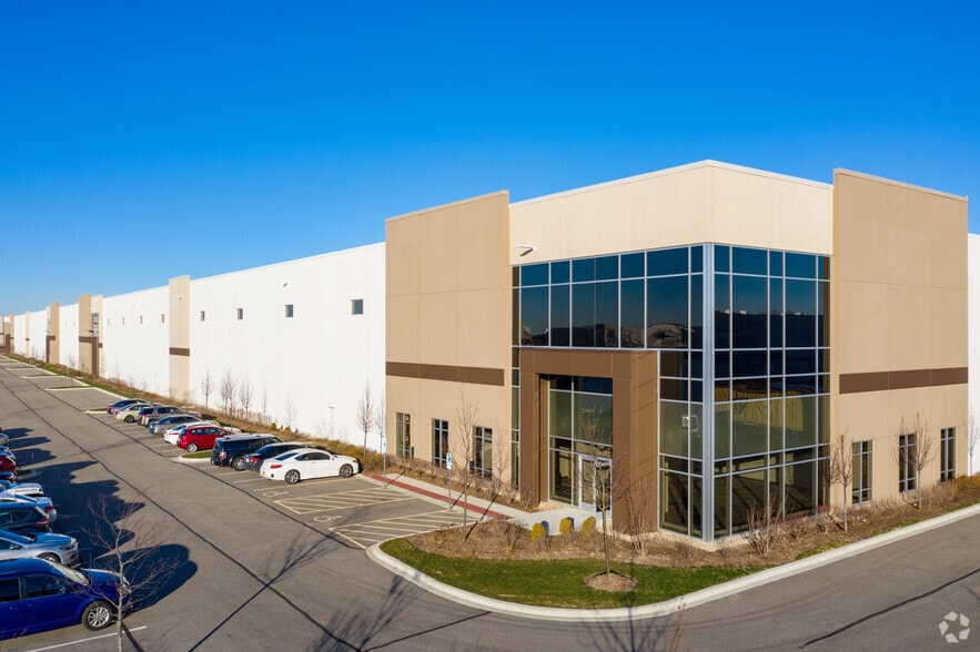 3971 S Lakeside Dr, Waukegan, IL for lease - Primary Photo - Image 1 of 7