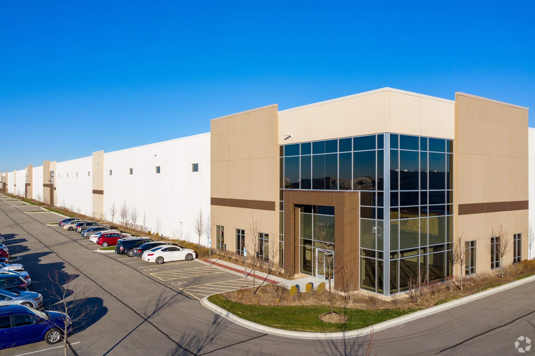 3971 S Lakeside Dr, Waukegan, IL for lease Primary Photo- Image 1 of 8