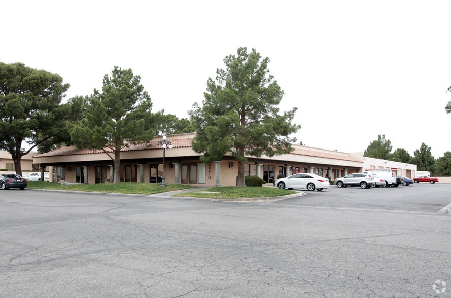 2470 Chandler Ave, Las Vegas, NV for lease - Primary Photo - Image 1 of 5