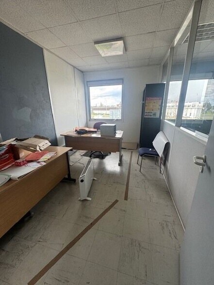 Industrial in Lisses for lease - Interior Photo - Image 2 of 10