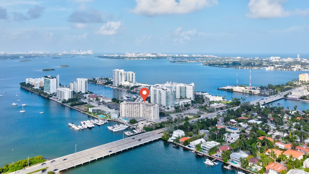 7904 West Dr, North Bay Village, FL à vendre - Photo principale - Image 1 de 8