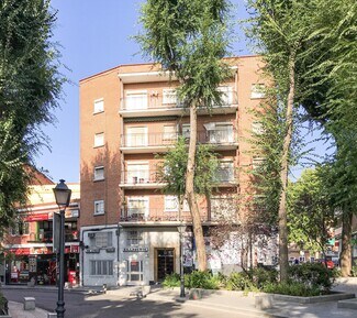 Plus de détails pour Multi-résidentiel à vendre