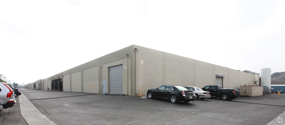 12878-12926 Pierce St, Pacoima, CA for lease - Building Photo - Image 3 of 16