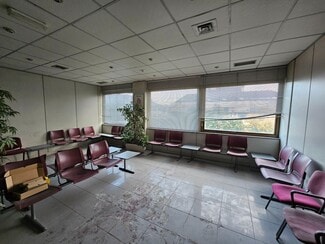 Plus de détails pour Multi-résidentiel à vendre