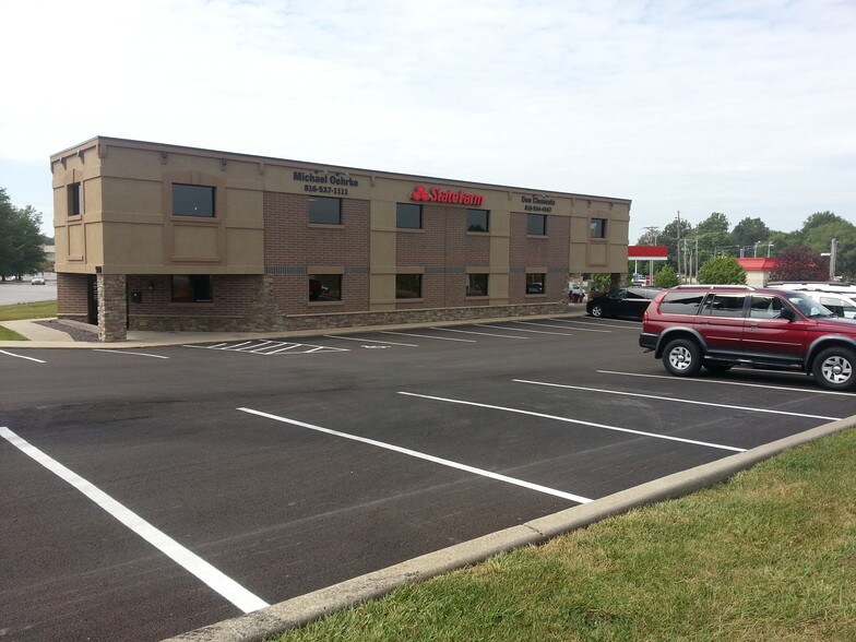 900 SW Oldham Pky, Lee's Summit, MO for lease - Primary Photo - Image 1 of 11