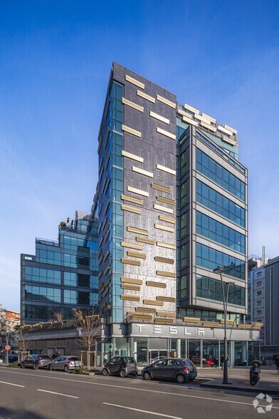 Bureau dans Saint-Ouen à louer - Photo du bâtiment - Image 3 de 10