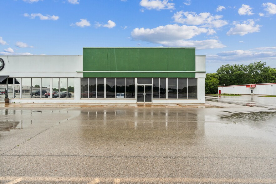 1-14 W Reynolds St, Pontiac, IL à vendre - Photo du bâtiment - Image 2 de 8