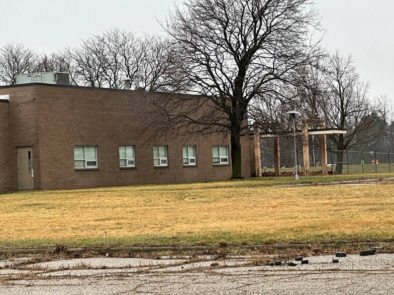 1125 E Washington St, Greenville, MI for lease - Building Photo - Image 3 of 8