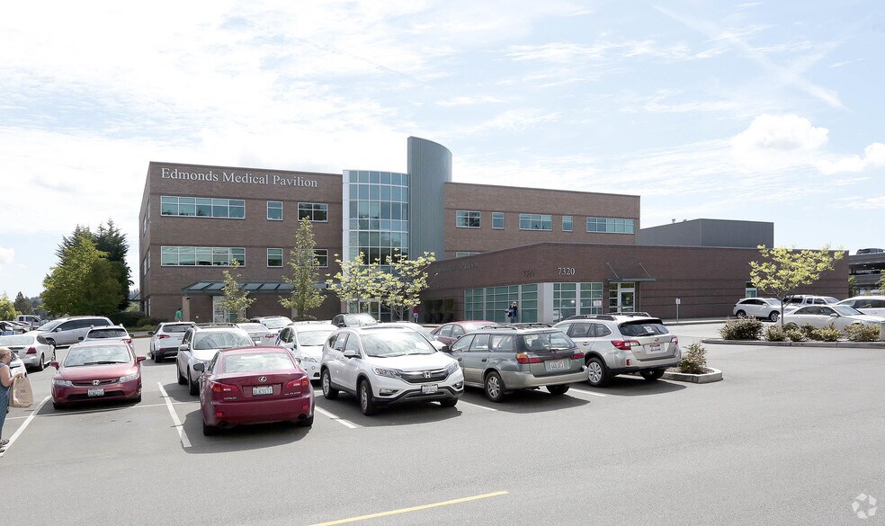 7320 216th St SW, Edmonds, WA à louer - Photo du bâtiment - Image 3 de 9