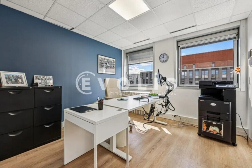 Bureau dans Noisy-le-Grand à louer - Photo du bâtiment - Image 1 de 13