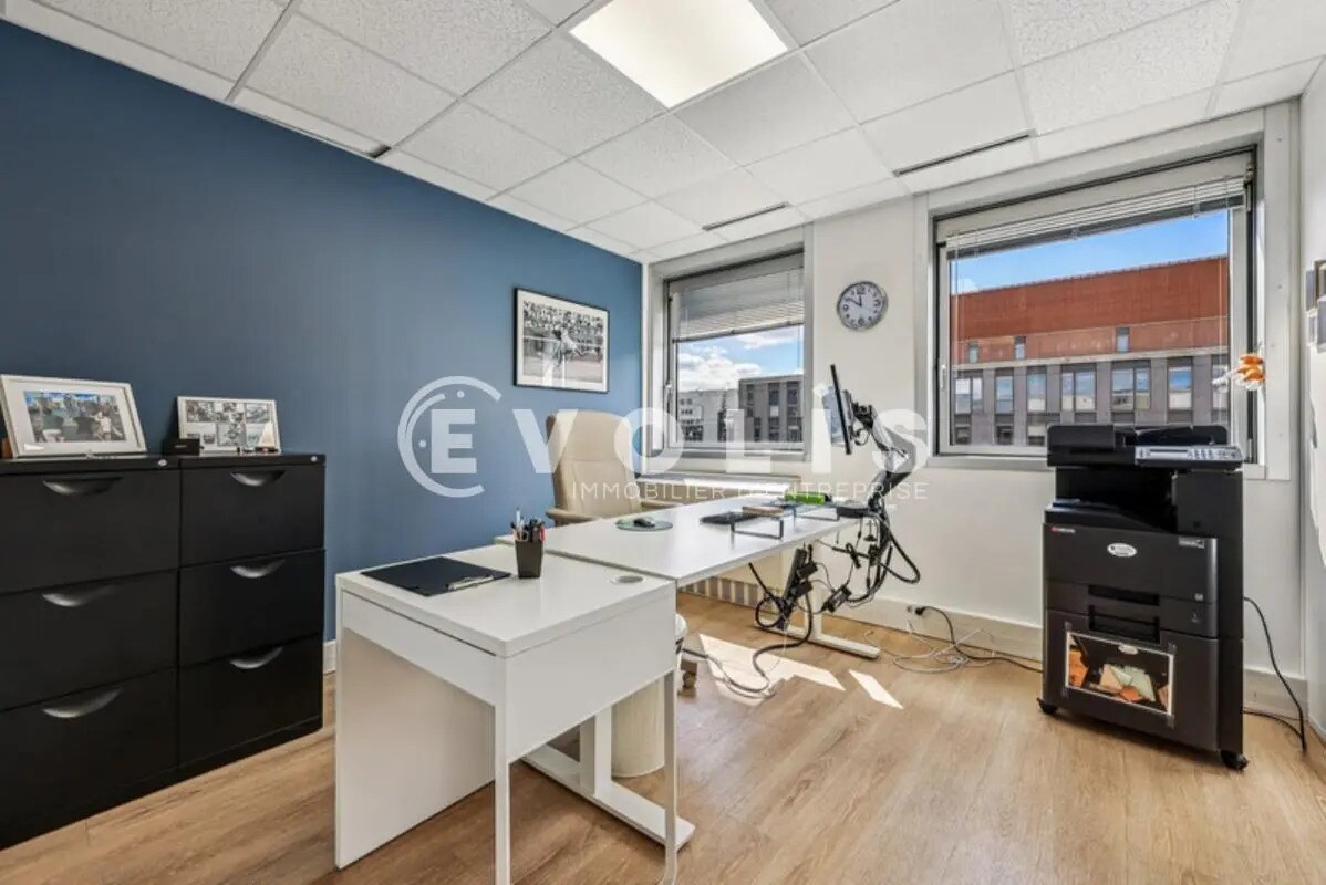 Office in Noisy-le-Grand for lease Building Photo- Image 1 of 14