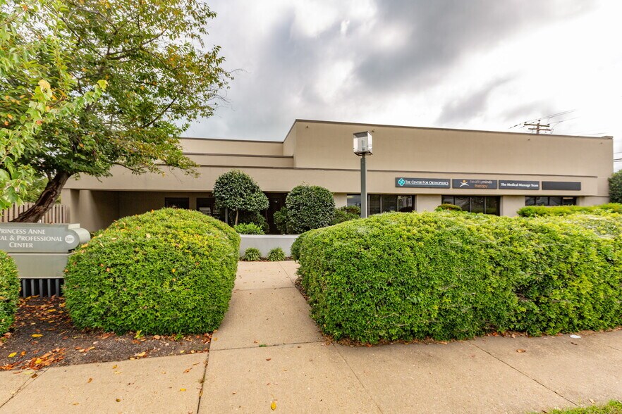 2201 Charles St, Fredericksburg, VA à louer - Photo du bâtiment - Image 2 de 11