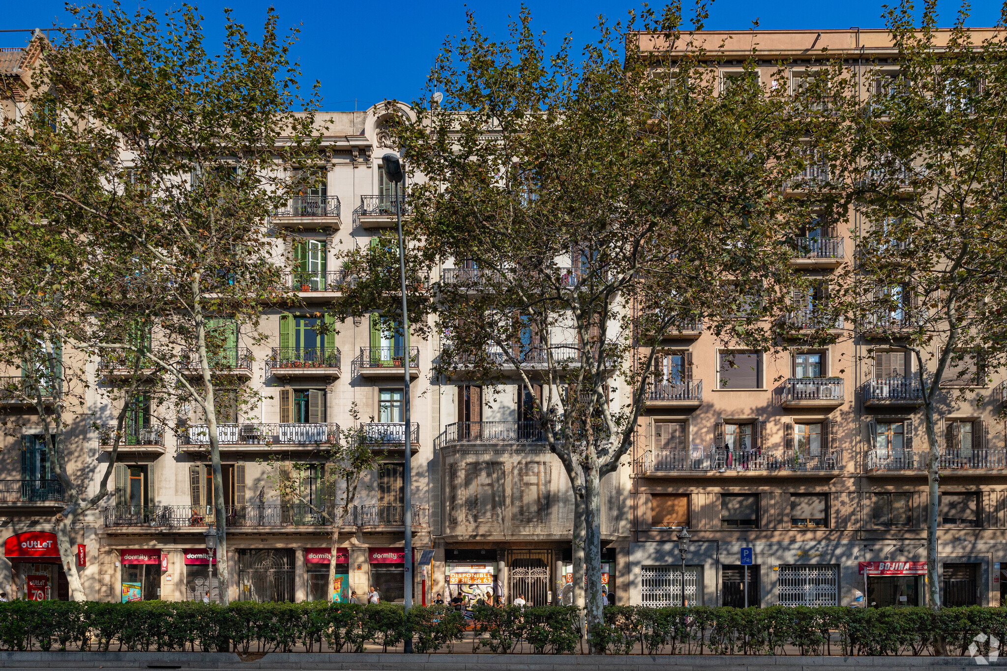 Retail in Barcelona, Barcelona for lease Primary Photo- Image 1 of 4