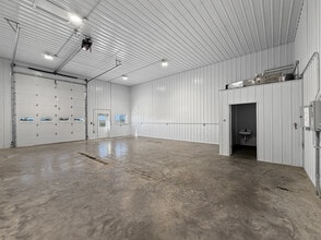 606 Stagecoach Rd, Grinnell, IA for lease Interior Photo- Image 1 of 10
