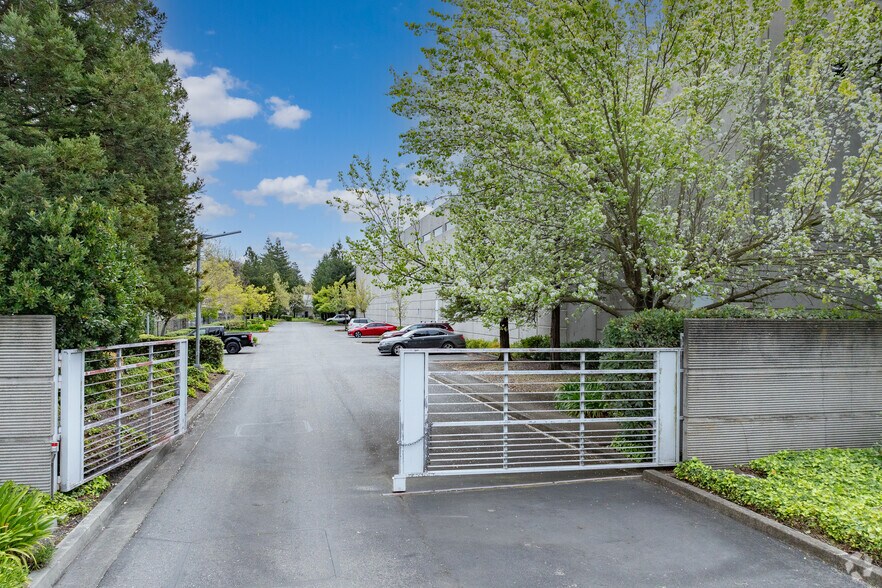 2250 S McDowell Blvd Ext, Petaluma, CA à louer - Photo du bâtiment - Image 2 de 7