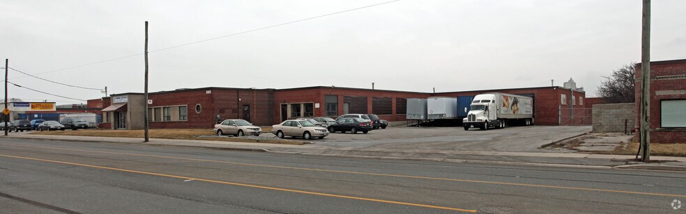 390 Birchmount Rd, Toronto, ON à vendre - Photo principale - Image 1 de 1