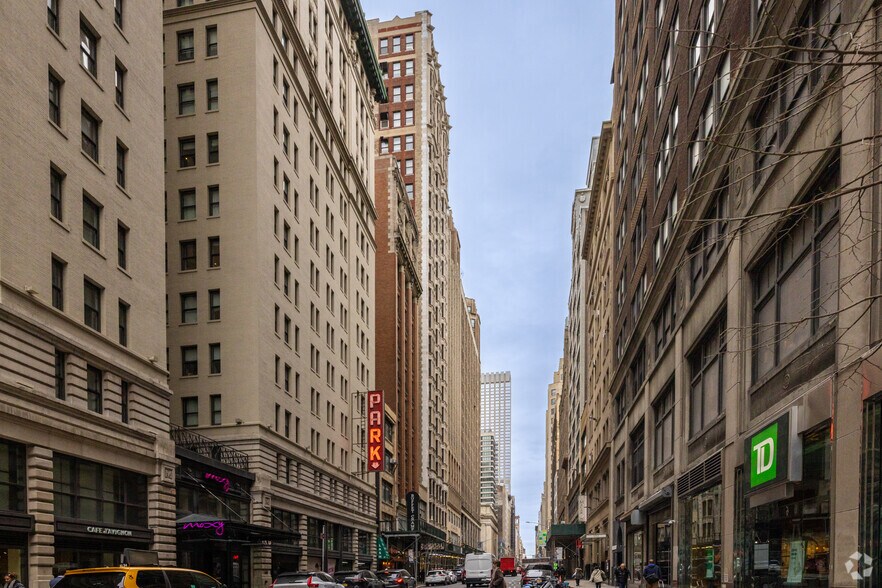 141 W 36th St, New York, NY à louer - Photo du bâtiment - Image 1 de 7