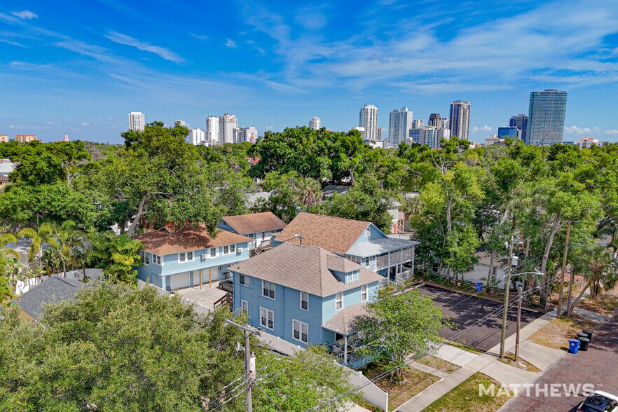 945 Crescent Lake Dr N, Saint Petersburg, FL à vendre - Photo du bâtiment - Image 2 de 3