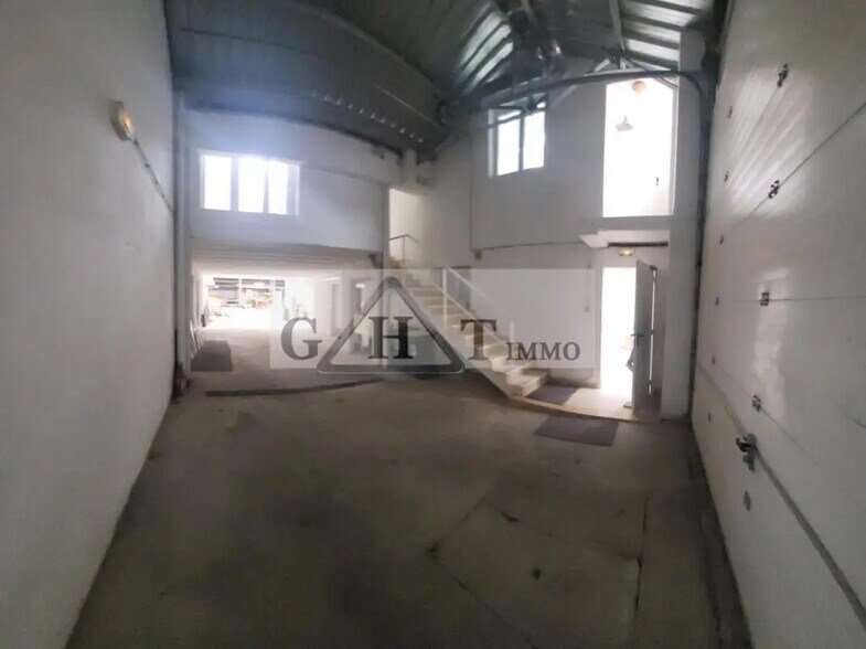 Industrial in Saint-Maur-des-Fossés for lease - Interior Photo - Image 2 of 11