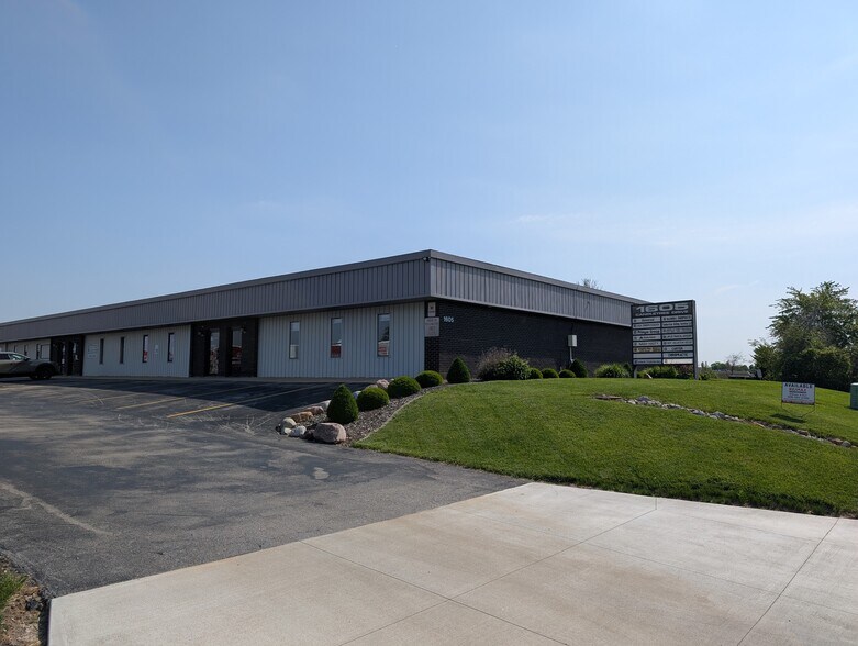 1605 W Candletree Dr, Peoria, IL à louer - Photo du bâtiment - Image 2 de 20