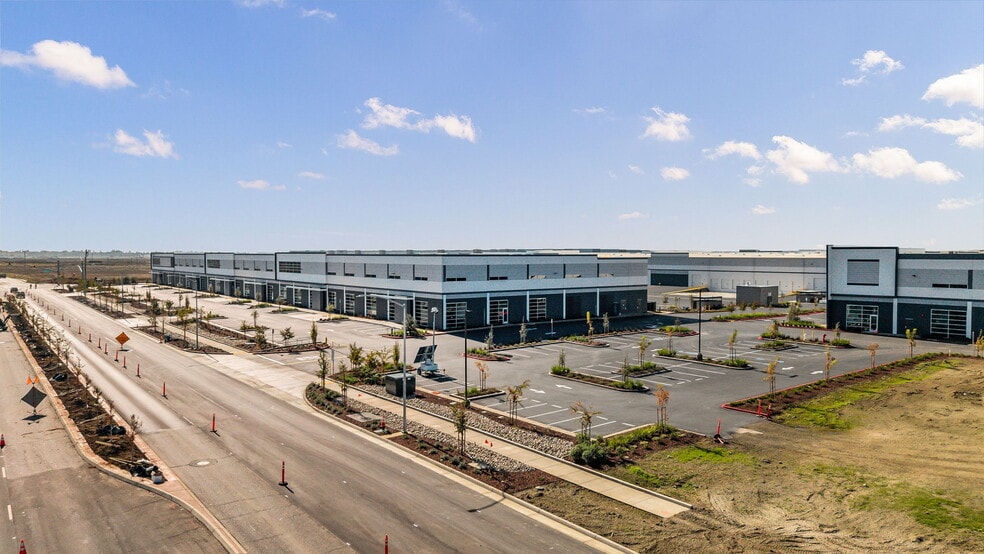 Skyking & Metro Air Pky, Sacramento, CA for lease - Building Photo - Image 1 of 6
