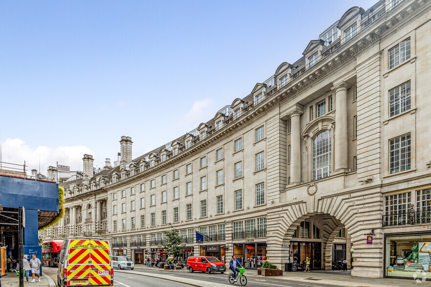1 Vine St, Londres à louer - Photo du bâtiment - Image 3 de 3