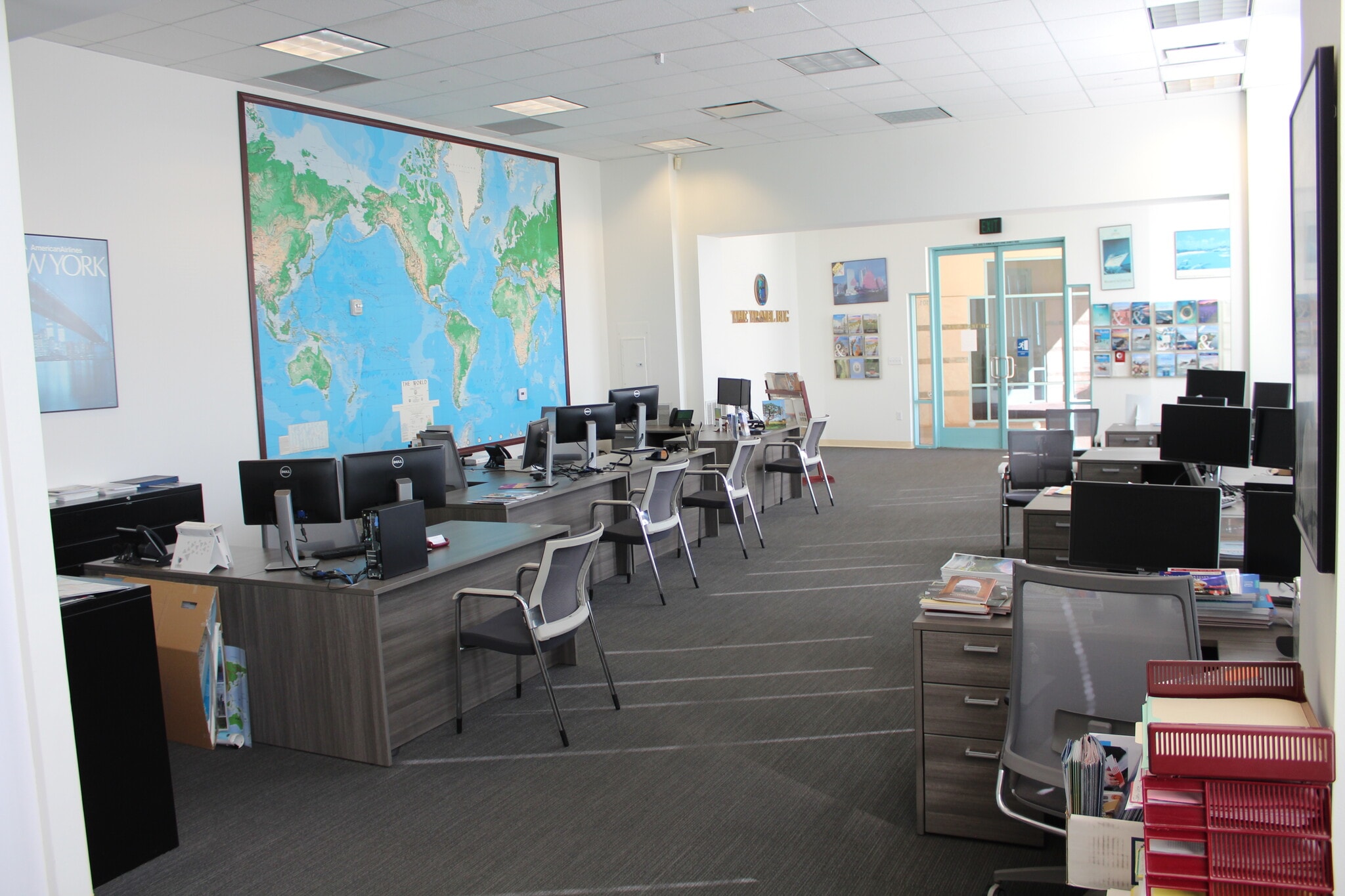 24300 Town Center Dr, Valencia, CA à louer Photo intérieure- Image 1 de 4