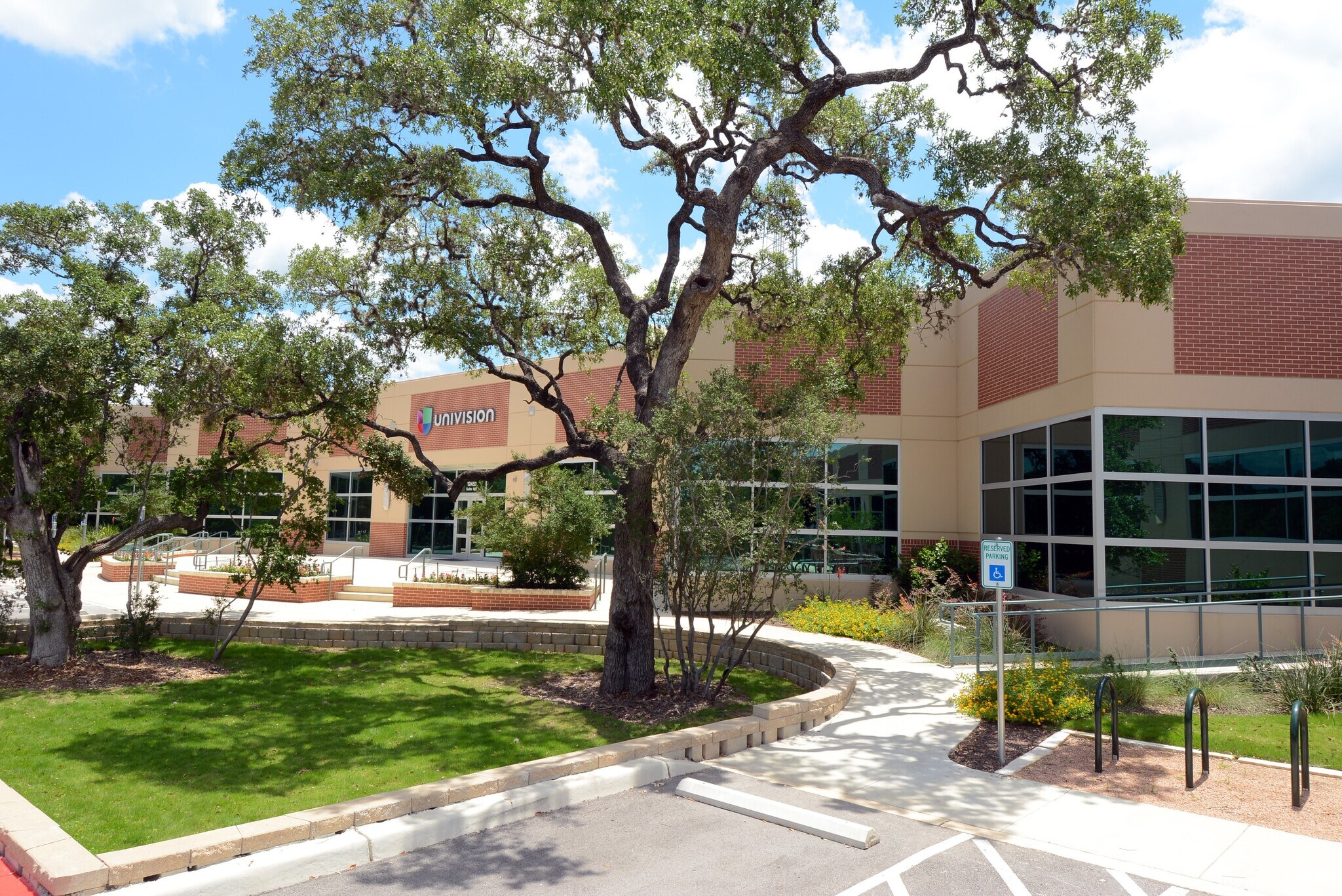12451 Network Blvd, San Antonio, TX à louer Photo du bâtiment- Image 1 de 7
