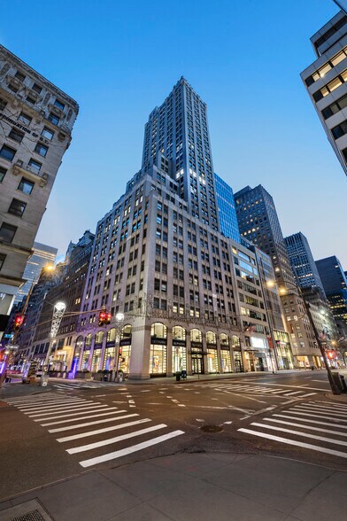 580 Fifth Ave, New York, NY à louer - Photo du bâtiment - Image 2 de 16