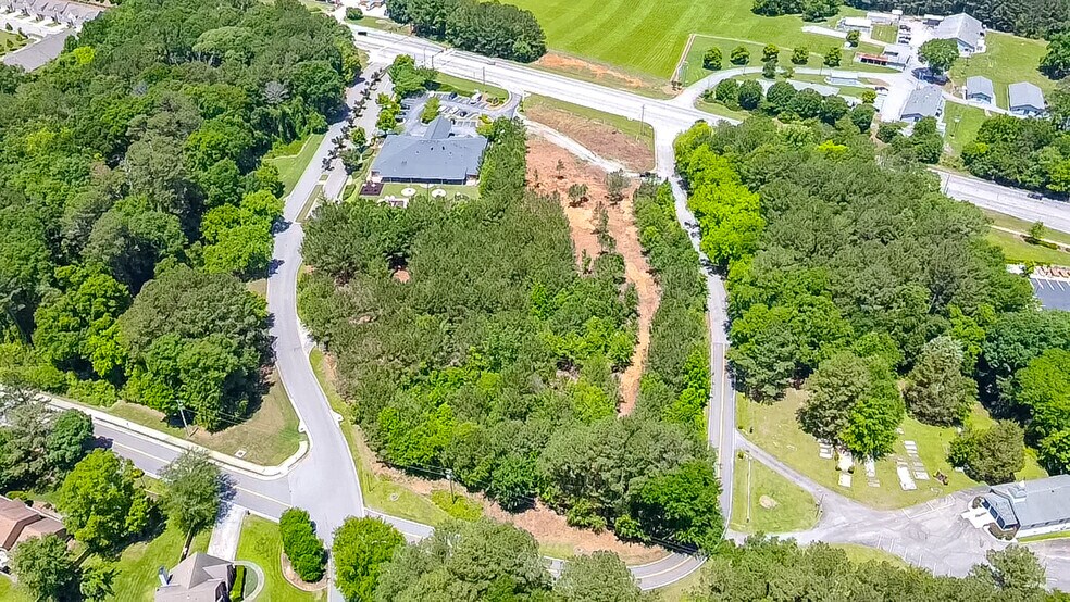 1550 Summit Chase Dr, Snellville, GA à vendre - Photo du bâtiment - Image 2 de 5