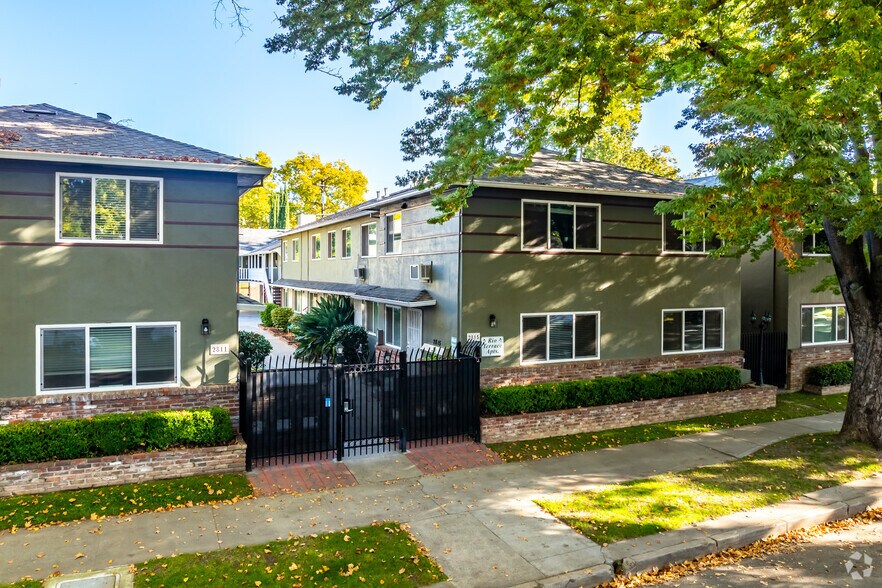 2811 F St, Sacramento, CA à vendre - Photo du bâtiment - Image 2 de 37