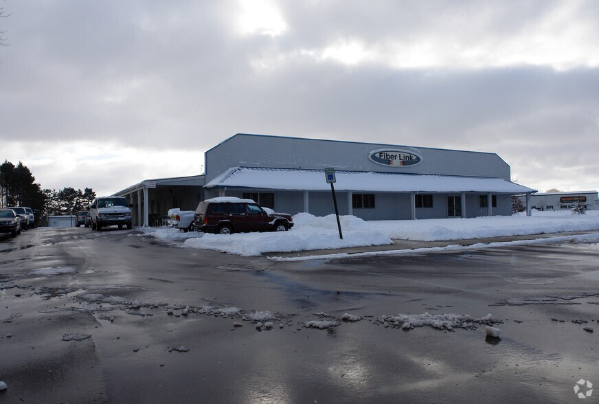 3529 Genesee Rd, Lapeer, MI for lease - Primary Photo - Image 1 of 10