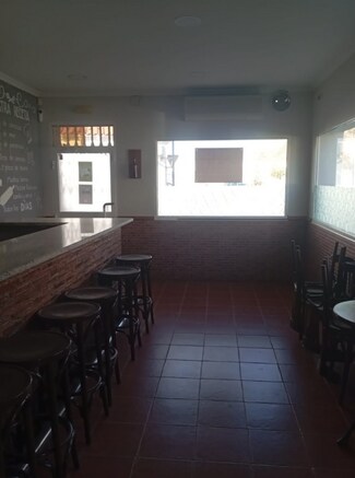 Plus de détails pour Multi-résidentiel à vendre