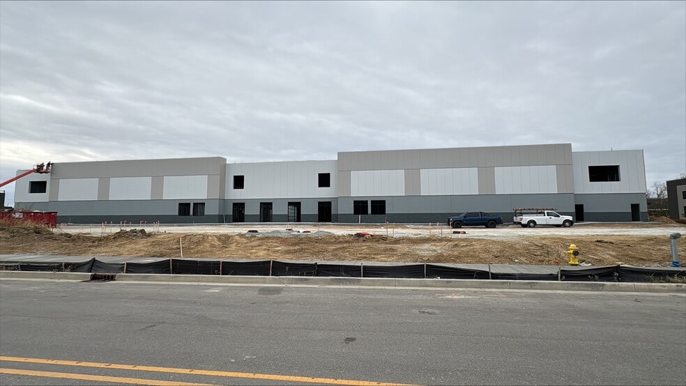 9748 E 151st St, Noblesville, IN for lease - Building Photo - Image 2 of 4