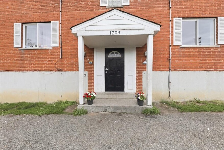 1209 W Galbraith Rd, Cincinnati, OH for sale - Building Photo - Image 2 of 14