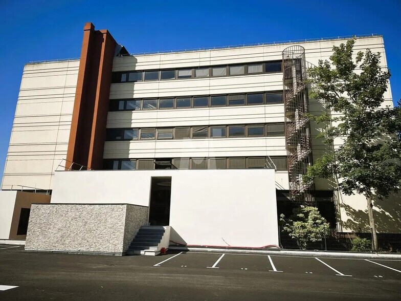 Bureau dans Évry-Courcouronnes à louer - Photo du bâtiment - Image 3 de 10