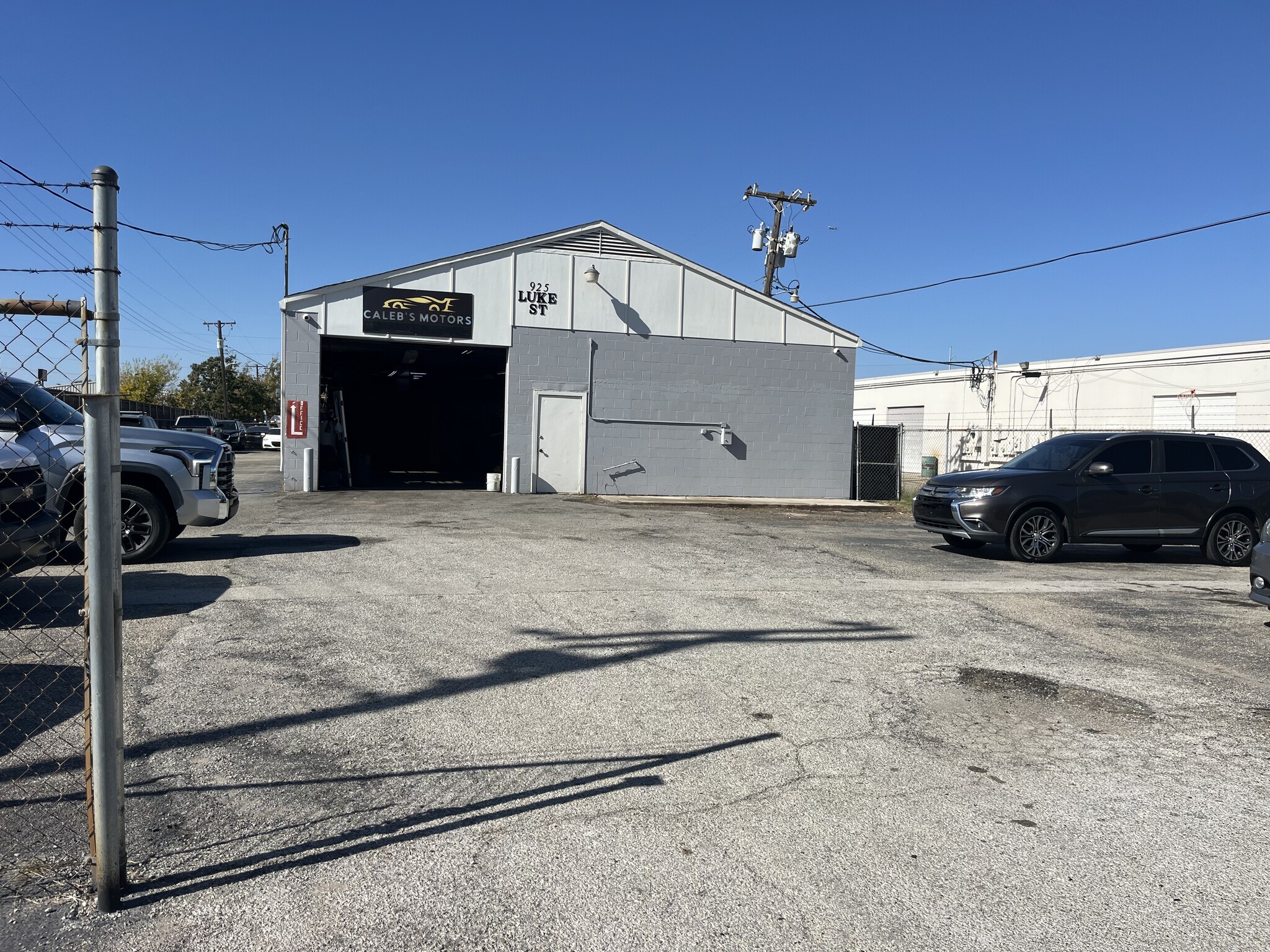 925 Luke St, Irving, TX for sale Primary Photo- Image 1 of 8