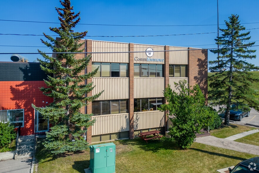 76 Skyline Cres NE, Calgary, AB à vendre - Photo du bâtiment - Image 1 de 12
