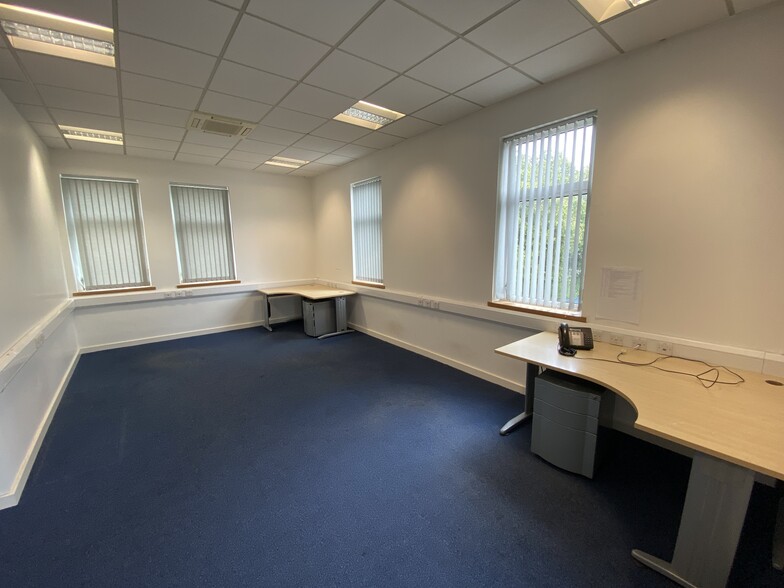 South Parade, Runcorn for lease - Interior Photo - Image 2 of 4