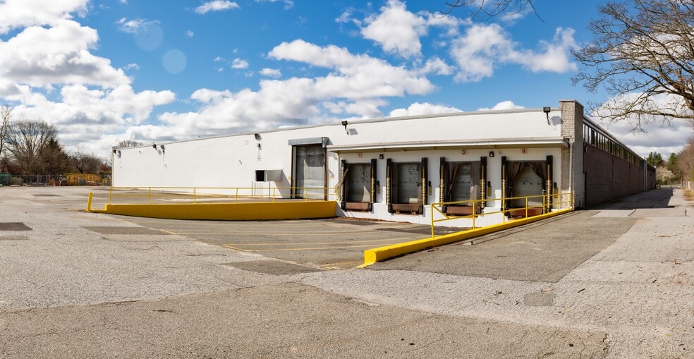 355 Crooked Hill Rd, Brentwood, NY for lease - Building Photo - Image 2 of 4