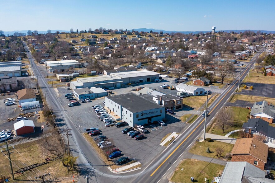 911 Chicago Ave, Harrisonburg, VA à vendre - Photo du bâtiment - Image 2 de 7