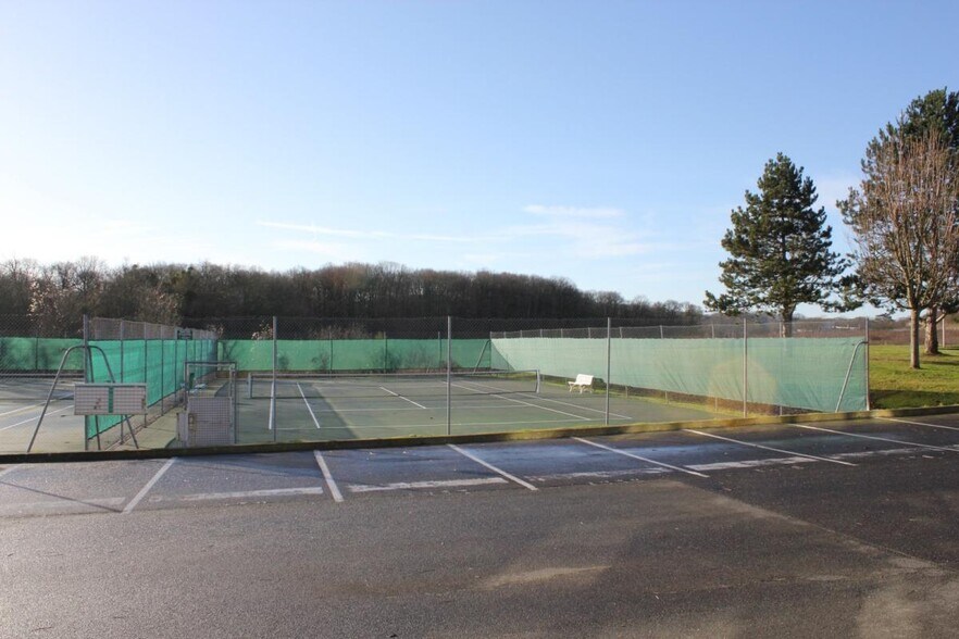 Bureau dans Bièvres à louer - Photo du bâtiment - Image 3 de 6