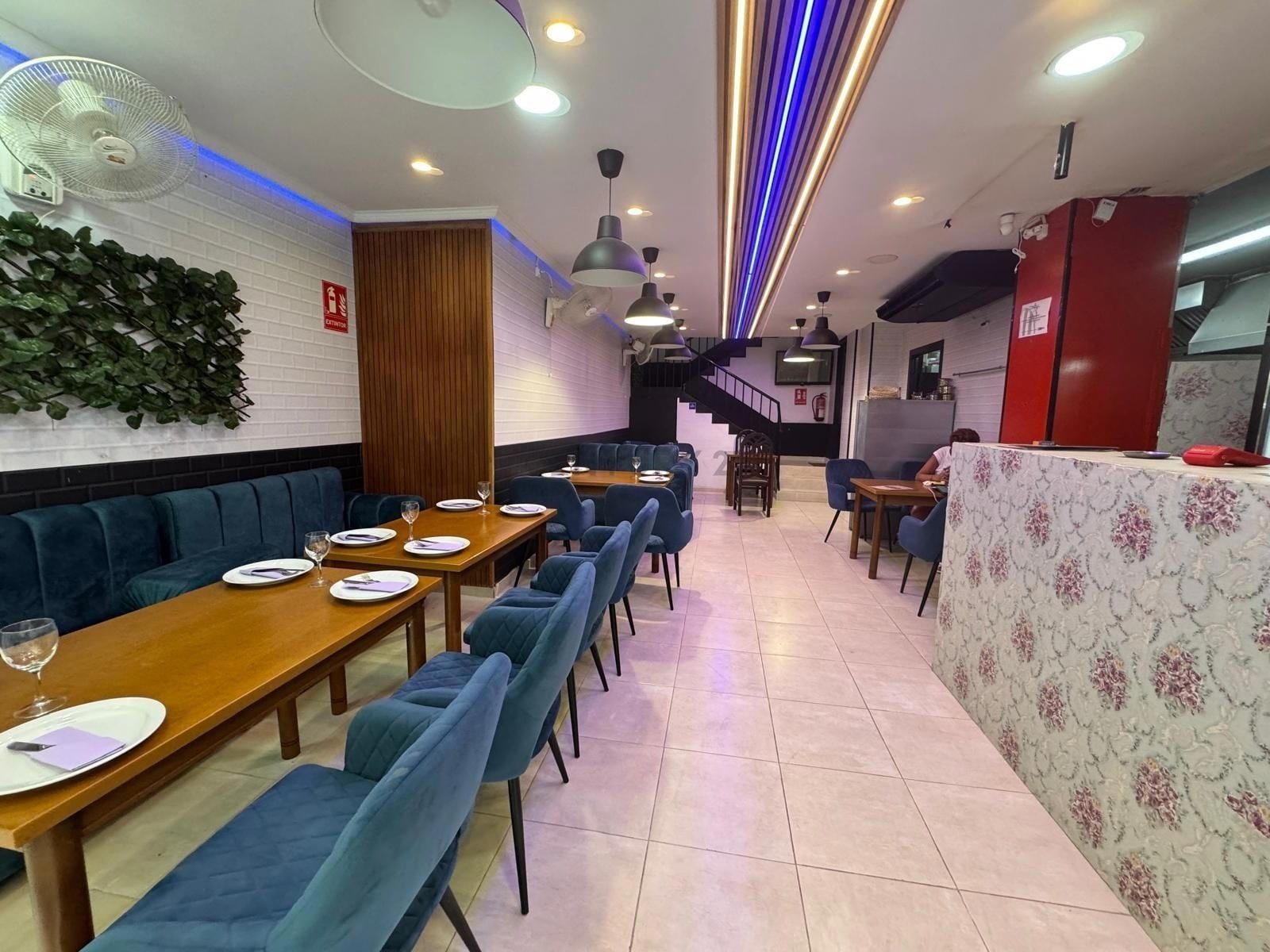 Retail in Barcelona, Barcelona for lease Interior Photo- Image 1 of 9