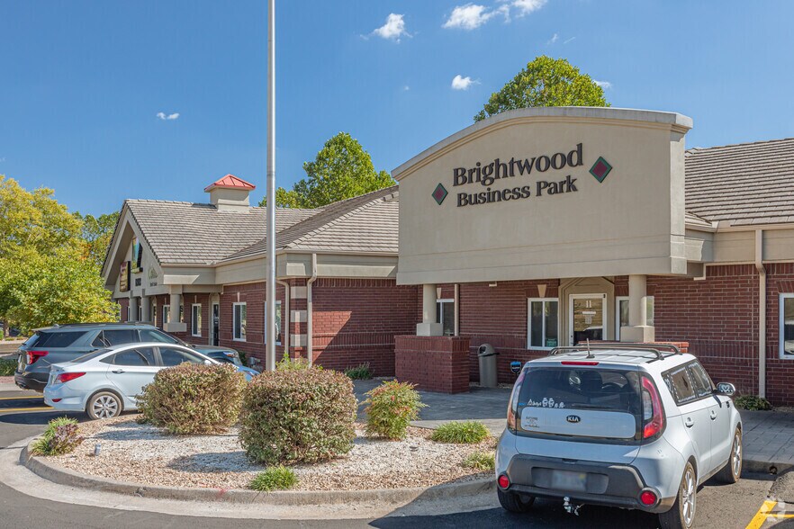 1801 SW Regional Airport Blvd, Bentonville, AR à louer - Photo du bâtiment - Image 3 de 11